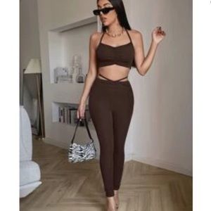 🩷 Tie backless crop halter top with leggings